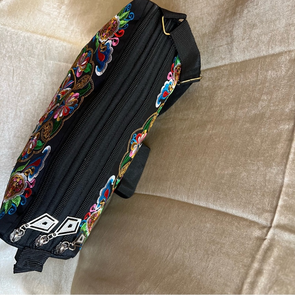 Embroidered crossbody bag with three separate zippered compartments, NWOT - Picture 11 of 16